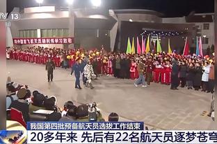 世体：巴萨全队为罗贝托庆祝32岁生日，聚会带有告别意味